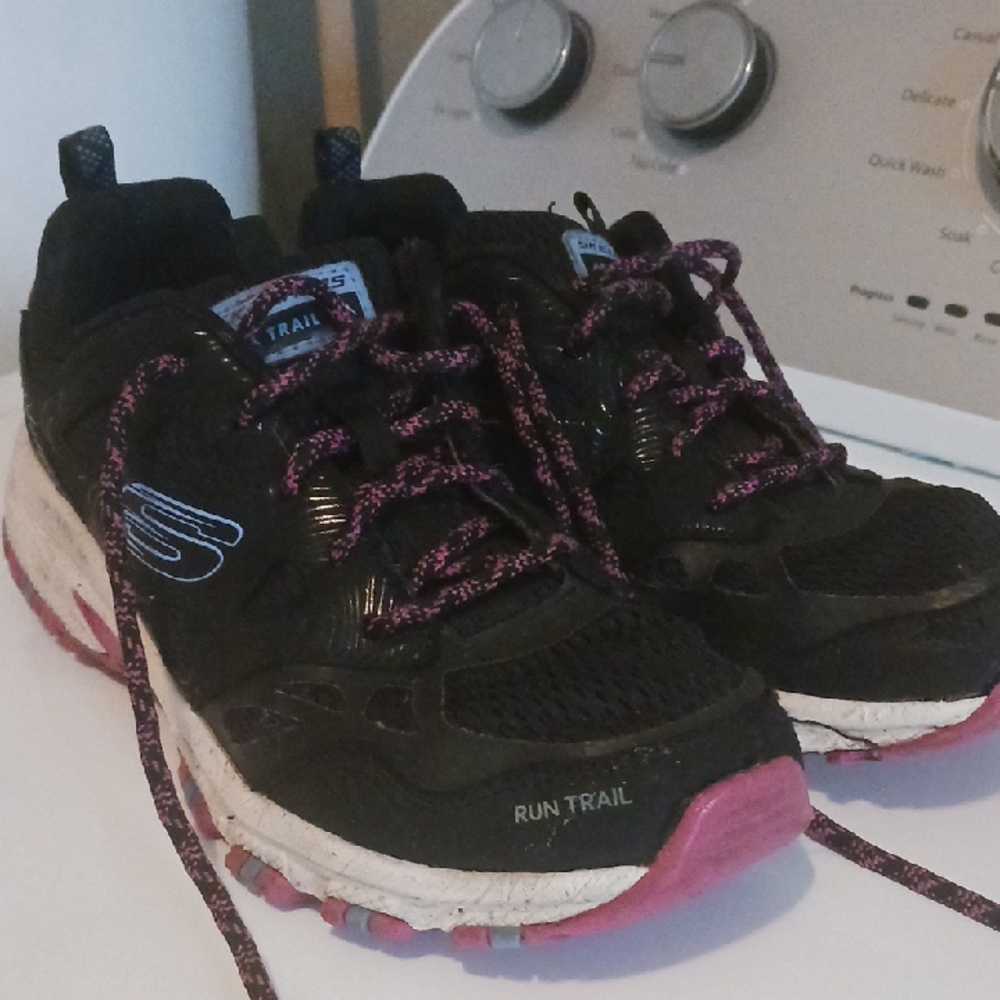 Skechers Women's Black and Pink Athletic Shoes